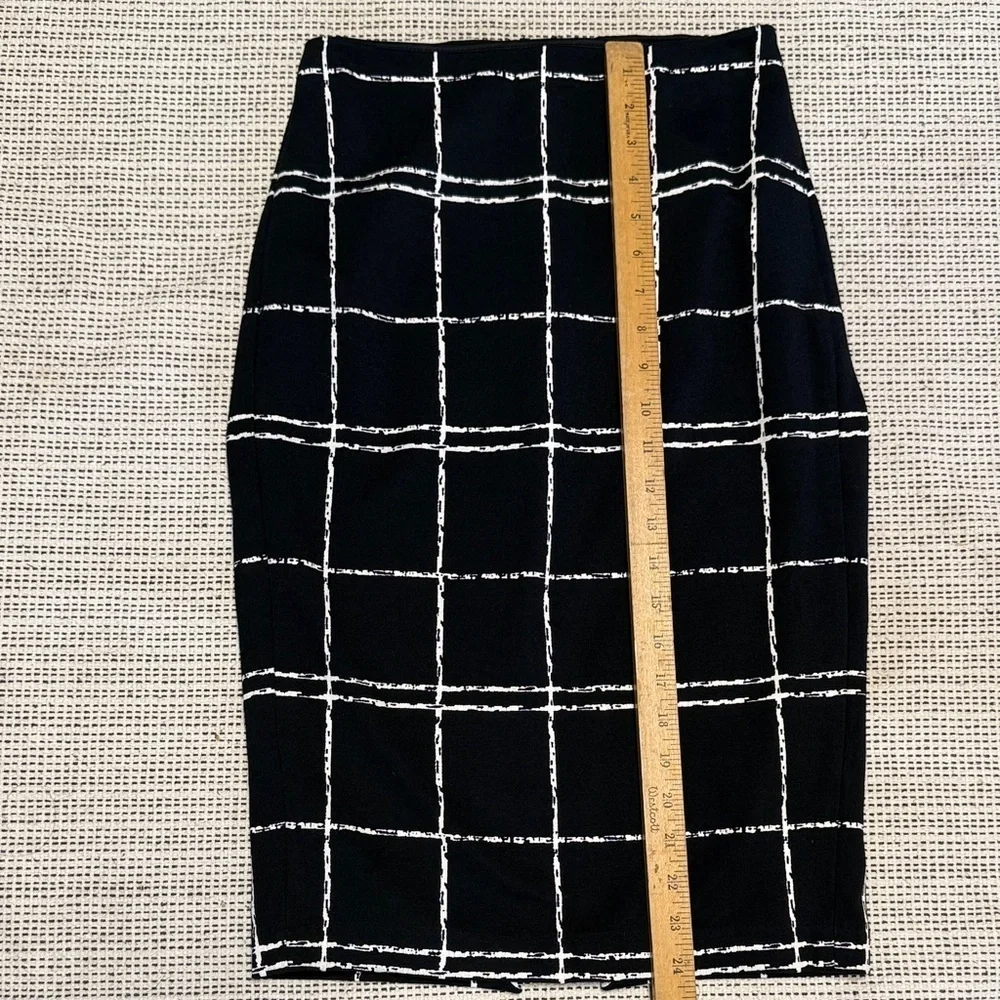 🔥🔥5/$25! Express Black and White Windowpane Print Knit Pencil Skirt